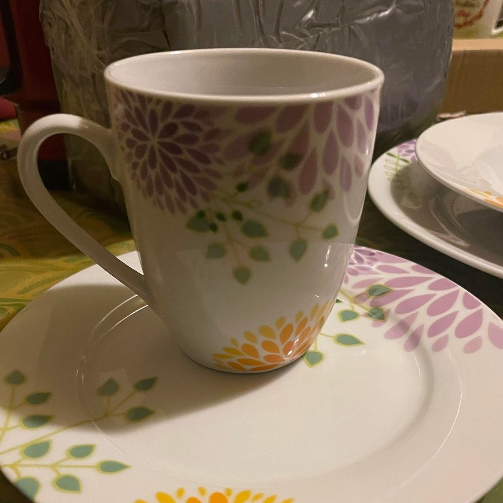 DINNERWARE SET
